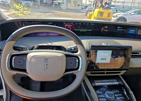 2024 Lincoln Nautilus Premiere z USA, uszkodzony, nr VIN 5LMPJ8J42RJ878069